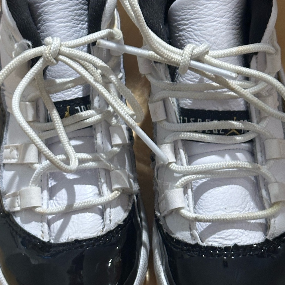 Jordan 11- Kids Sneakers in Black and White